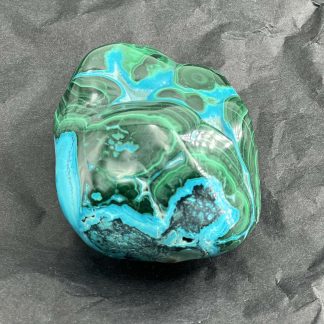 Forme libre Chrysocolle-Malachite polie 490g environ
